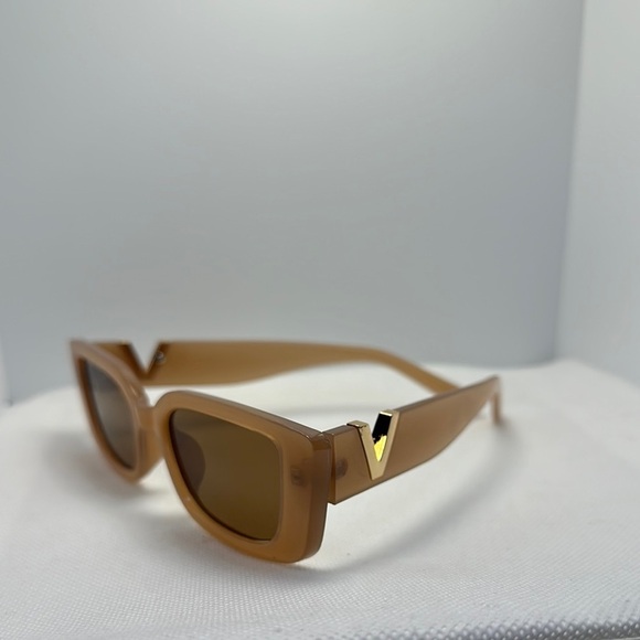 Chic Retro Rectangle Sunglasses - Light Brown with Gold V   UV 400 protection main image 13